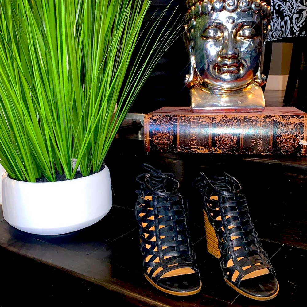🛑SOLD🛑 Fergalicious heels - Picture 1 of 4